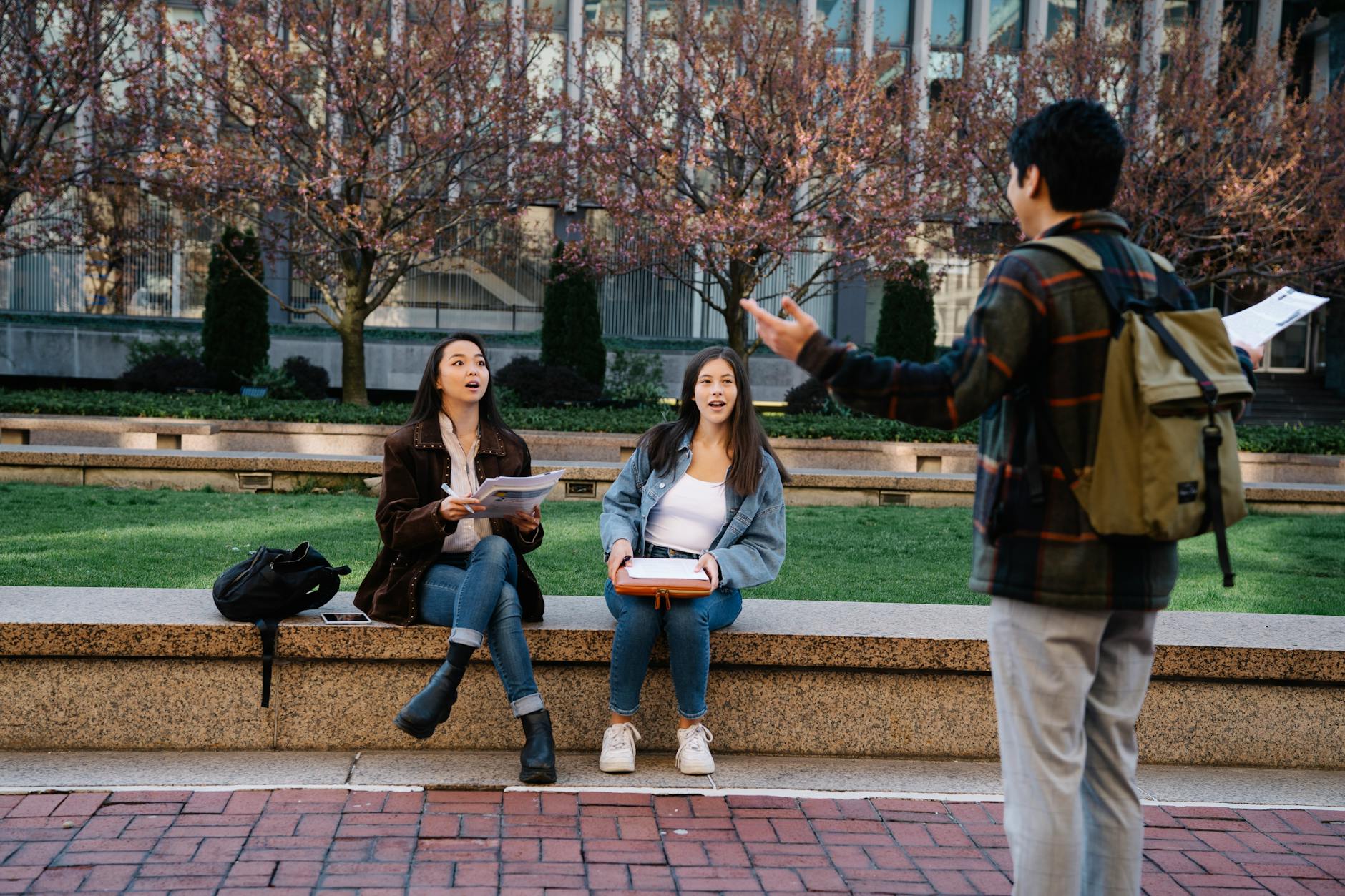 בינה מלאכותית וסיוע במבחנים: כיצד אלגוריתמים משפרים למידה ומפחיתים לחץ אקדמי