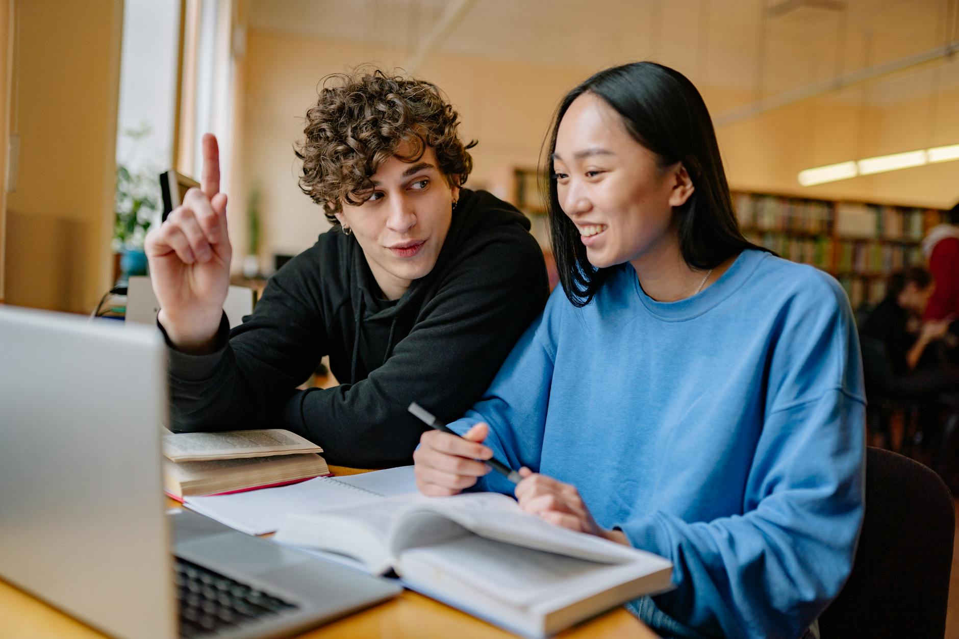 נתקעתם בסקירת הספרות? 5 אסטרטגיות למצוא את המאמרים הנכונים ולהפסיק להסתובב במעגלים